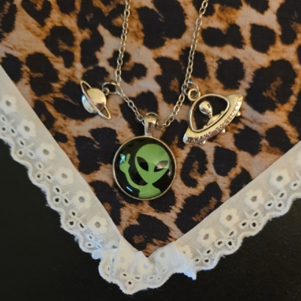 Y2K Alien Pendant Necklace w/ Planet & UFO Charms Silver Tone 90s Style Sci-Fi - Picture 3 of 9